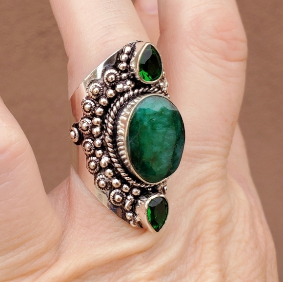 New Emerald and Peridot 925 Silver Statement Ring. - Picture 7 of 16